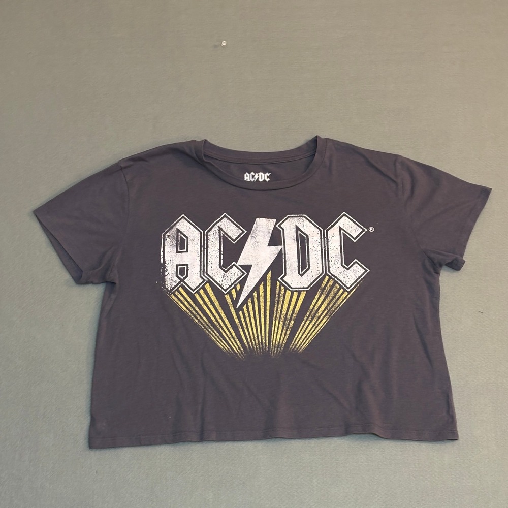 AC/DC Graphic Band T-Shirt Womens Medium Gray Cropped Short Sleeve‎ Rock Tee